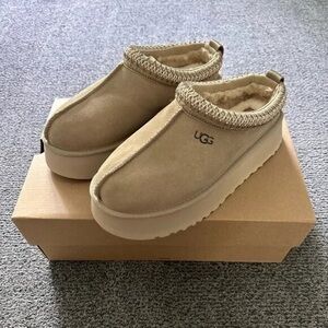 UGG Women's Tan Cozy Slippers